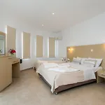 Castello Ξενοδοχείο 2*